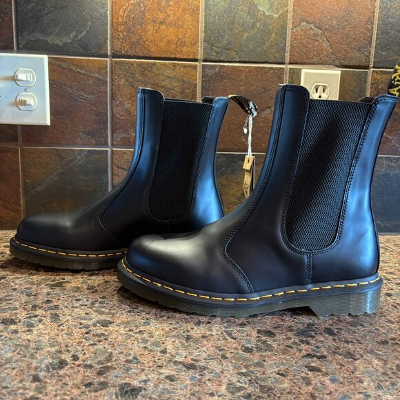 New Dr. Doc Martens Air Wair Men's 2976 HI Chelsea Boot 11 Black Smooth Leather - Picture 6 of 12